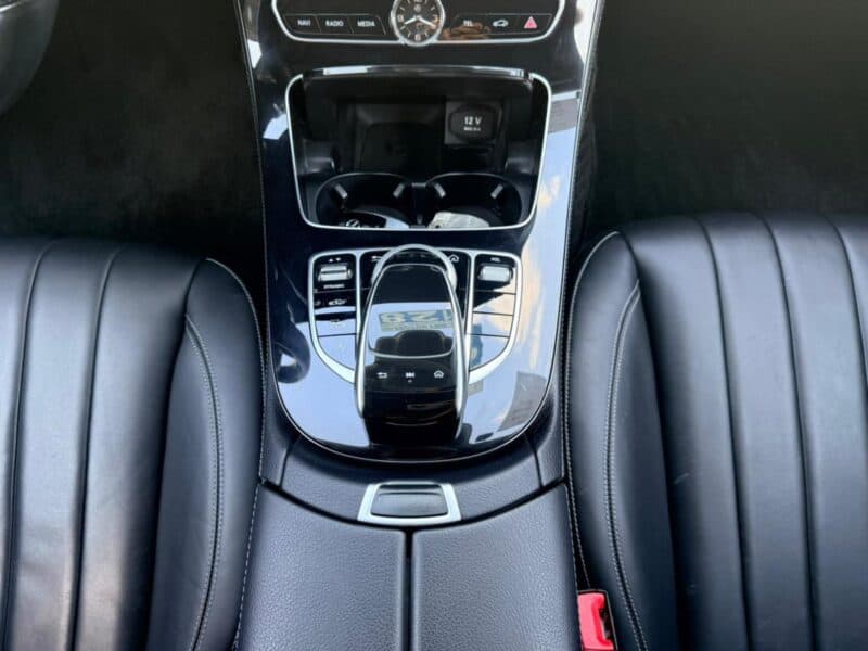 2017 Mercedes-Benz E400 twin-turbocharged V6 petrol engine White Black