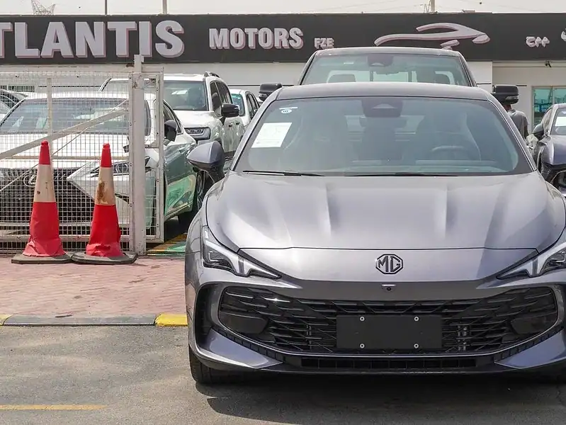 2025 MG 7 300 VGI 4 Cylinder Engine Petrol Grey Green Sedan