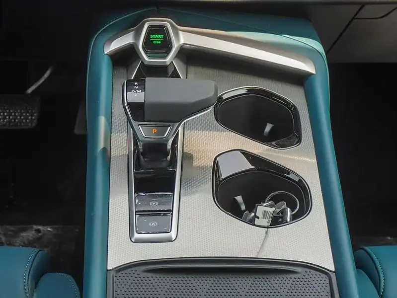 2025 MG 7 300 VGI 4 Cylinder Engine Petrol Grey Green Sedan