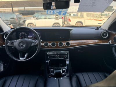 2017 Mercedes-Benz E400 twin-turbocharged V6 petrol engine White Black