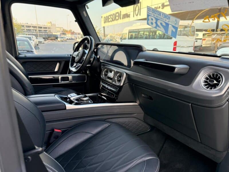 2019 Mercedes Benz G63AMG 4.0-liter V8 biturbo Engine White Black