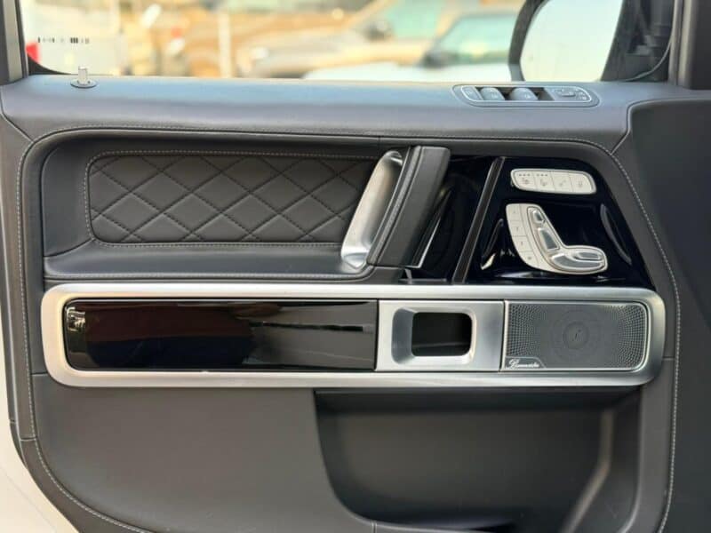 2019 Mercedes Benz G63AMG 4.0-liter V8 biturbo Engine White Black