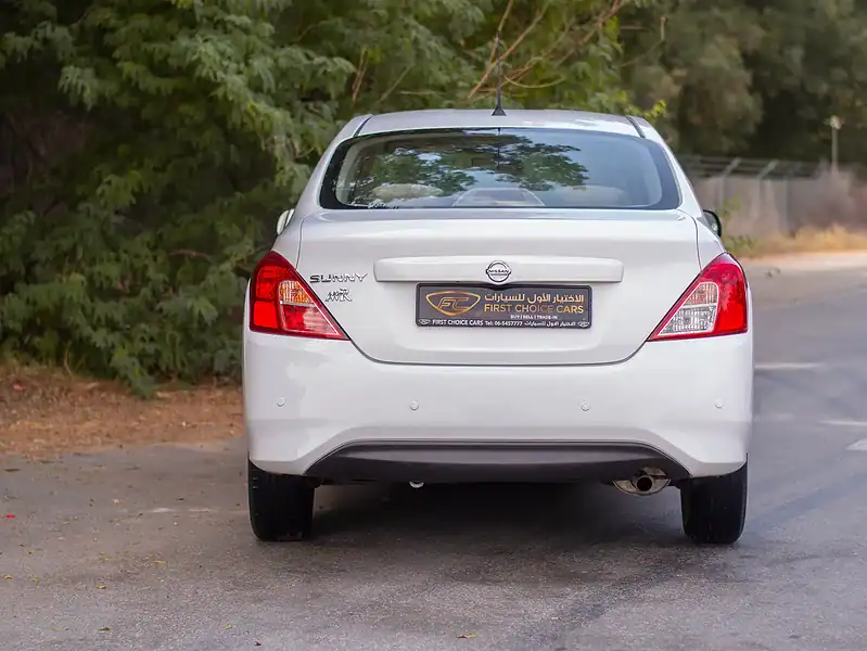 2022 Nissan Sunny SV 1.5L 4 Cylinder Engine GCC Specs FWD White Beige