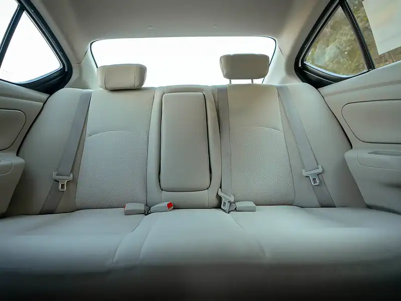 2022 Nissan Sunny SV FWD 4 Cylinder Engine White Beige GCC Specs