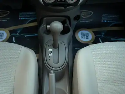 2022 Nissan Sunny SV FWD 4 Cylinder Engine White Beige GCC Specs