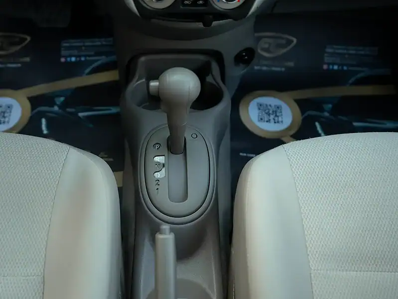 2022 Nissan Sunny SV FWD 4 Cylinder Engine White Beige GCC Specs