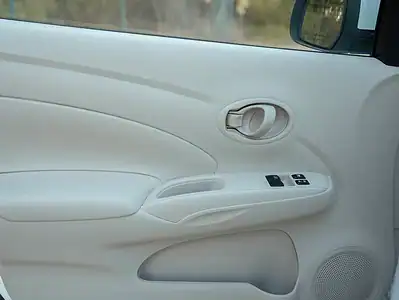 2022 Nissan Sunny SV FWD 4 Cylinder Engine White Beige GCC Specs