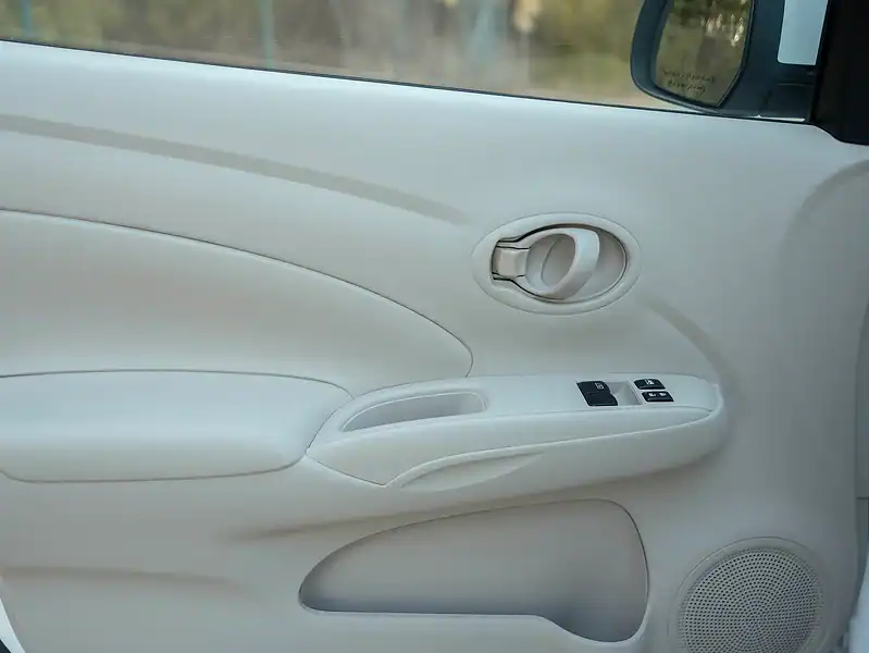 2022 Nissan Sunny SV FWD 4 Cylinder Engine White Beige GCC Specs