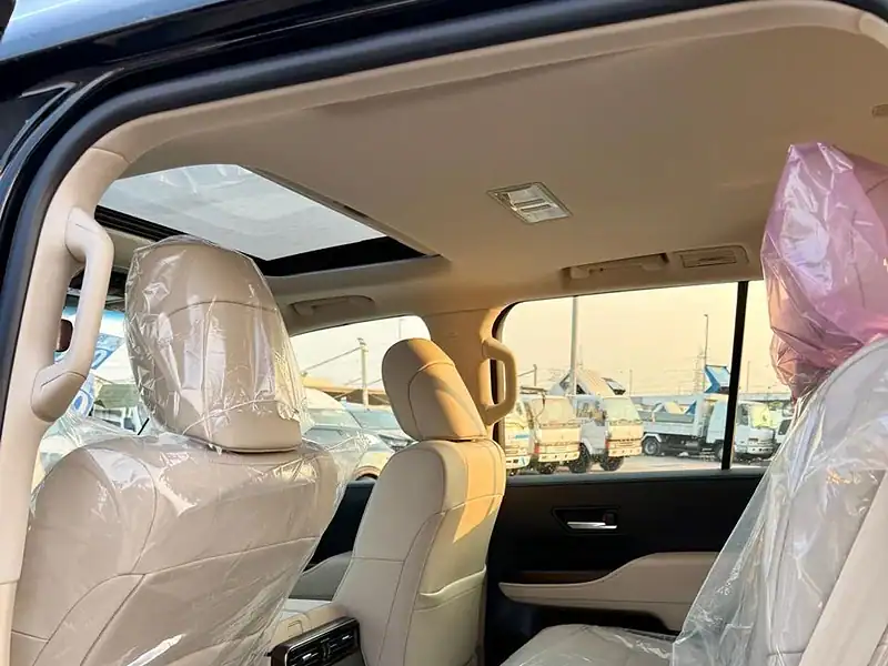 2025 Toyota Land Cruiser GXR 4.0L 6 Cylinder Engine Black Beige SUV GCC Specs