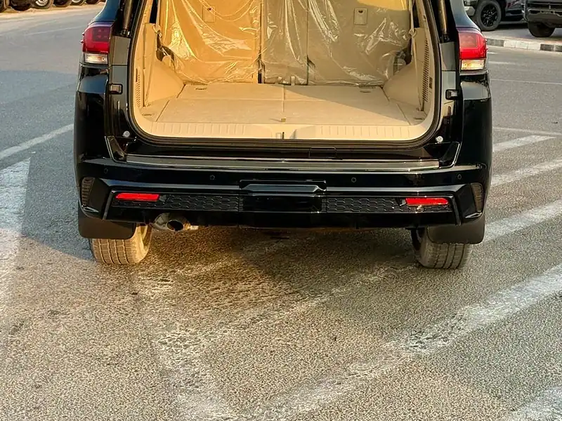 2025 Toyota Land Cruiser GXR 4.0L 6 Cylinder Engine Black Beige SUV GCC Specs