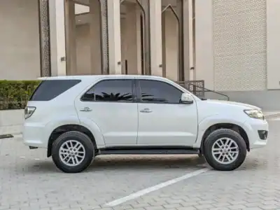 2013 Toyota Fortuner EXR 4 Cylinder Engine White Beige SUV GCC Specs
