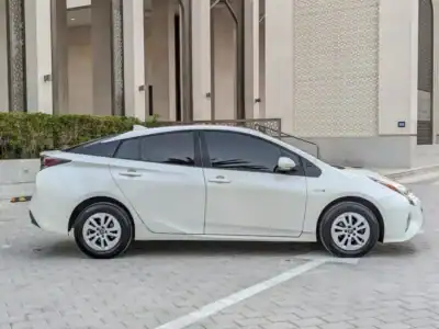 2017 Toyota Prius Iconic Hybrid 4 Cylinder Engine White Grey Sedan GCC