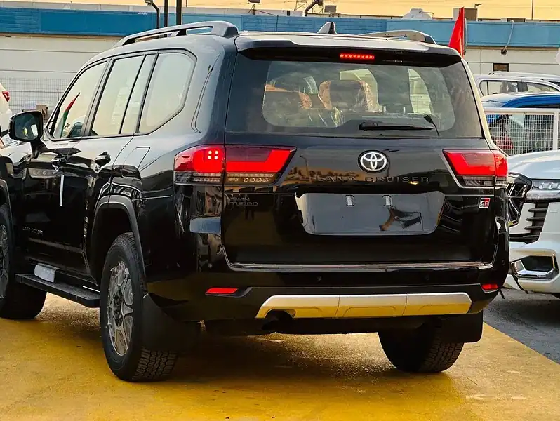 2026 Toyota Land Cruiser GR SPORTS 3.5L 6 Cylinder Engine Black Red SUV GCC