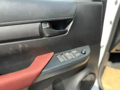 2025 Toyota Hilux TOYOTA HILUX DLX 2.7L AT White Red GCC Specs