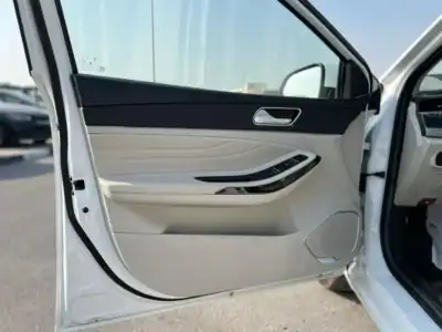 2025 Chery Arrizo 5 CHERY ARRIZO5 1.5L 4 Cylinder Engine White Beige Sedan