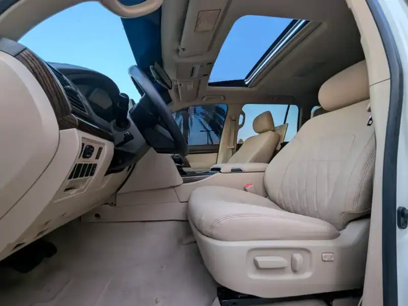 2015 Toyota Land Cruiser GXR TOP 6 Cylinders Engine White Beige SUV GCC Specs