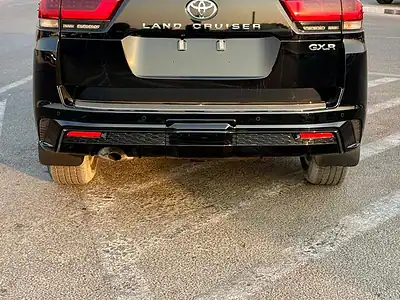 2025 Toyota Land Cruiser GXR 4.0L 6 Cylinder Engine Black Beige SUV GCC Specs