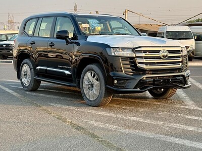 2025 Toyota Land Cruiser GXR 4.0L 6 Cylinder Engine Black Beige SUV GCC Specs