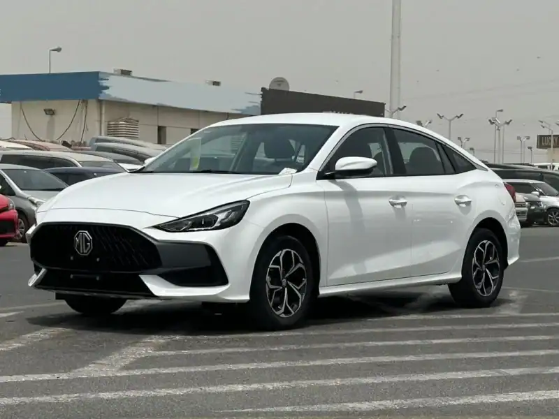 2025 MG MG 5 1.5 L 4 Cylinders Engine White Black Sedan FWD