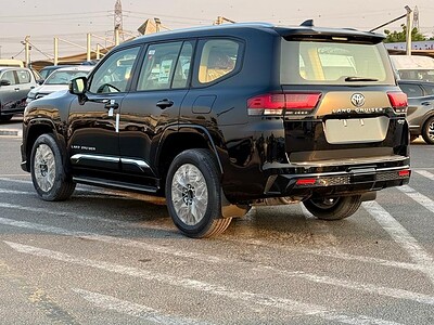 2025 Toyota Land Cruiser GXR 4.0L 6 Cylinder Engine Black Beige SUV GCC Specs