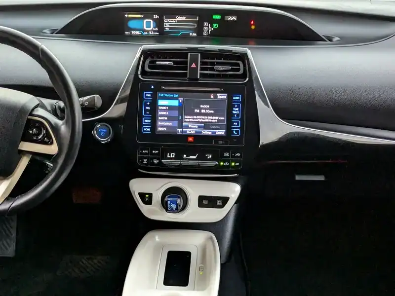 2017 Toyota Prius Iconic Hybrid 4 Cylinder Engine White Grey Sedan GCC