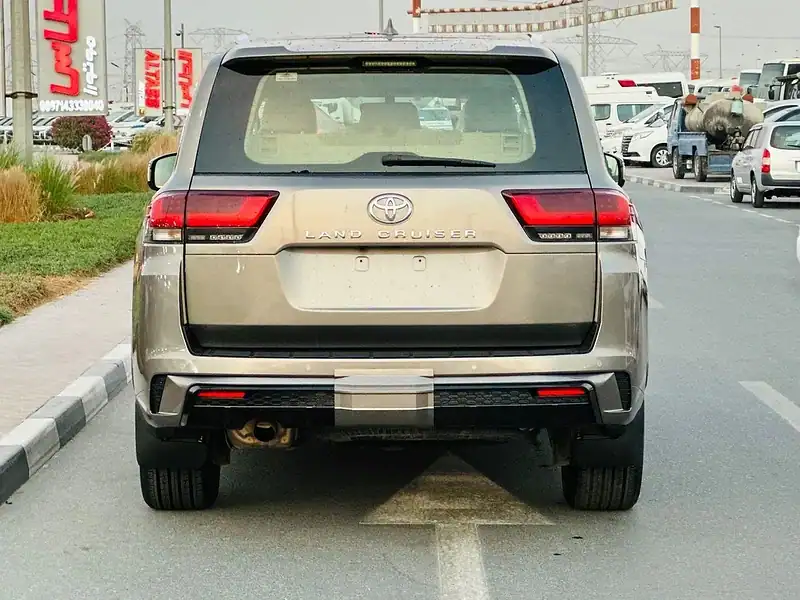 2022 Toyota Land Cruiser GXR 4.0L 6 Cylinder Engine Brwon Beige SUV GCC Specs