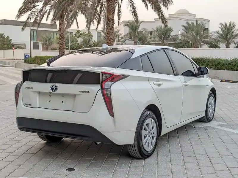 2017 Toyota Prius Iconic Hybrid 4 Cylinder Engine White Grey Sedan GCC