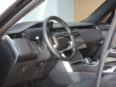 2025 Land Rover Range Rover Vogue SE 4.4L LiterTwin-Turbo V8 Engine Black SUV