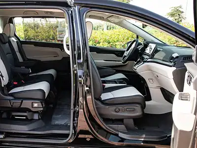 2025 Honda Odyssey TOURING 3.5L 6 Cylinder GCC Spec Black Beige