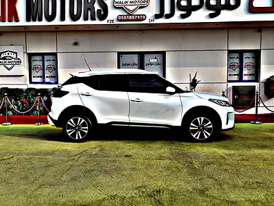 2022 Nissan Kicks SV 4 Cylinder Engine White Black SUV GCC Specs