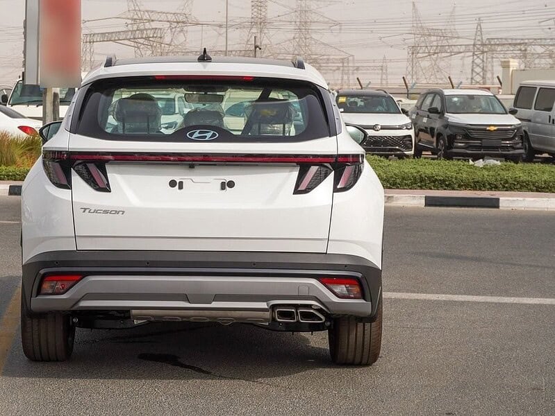 2025 Hyundai Tucson 4 Cylinders Engine Petrol White Beige SUV