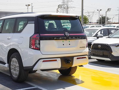 2025 Nissan Patrol Platinum 6 Cylinder Engine Automatic White Red SUV
