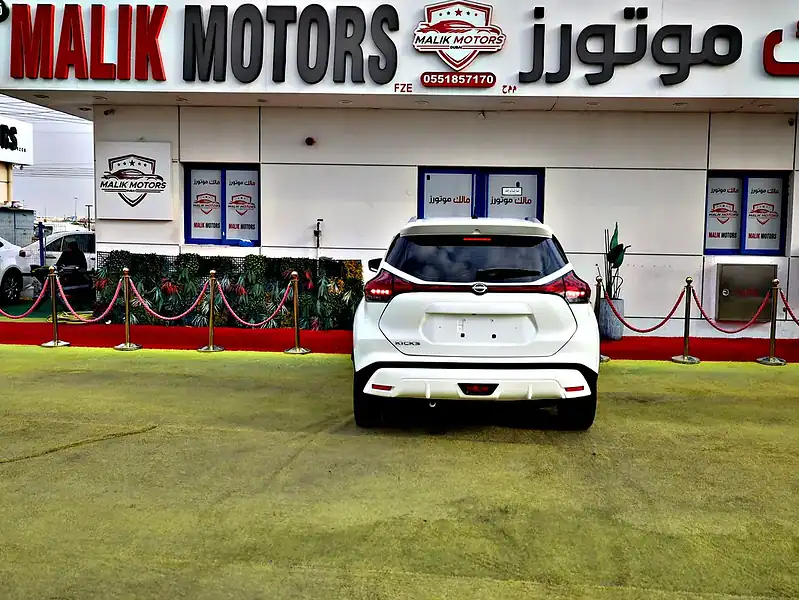 2022 Nissan Kicks SV 4 Cylinder Engine White Black SUV GCC Specs