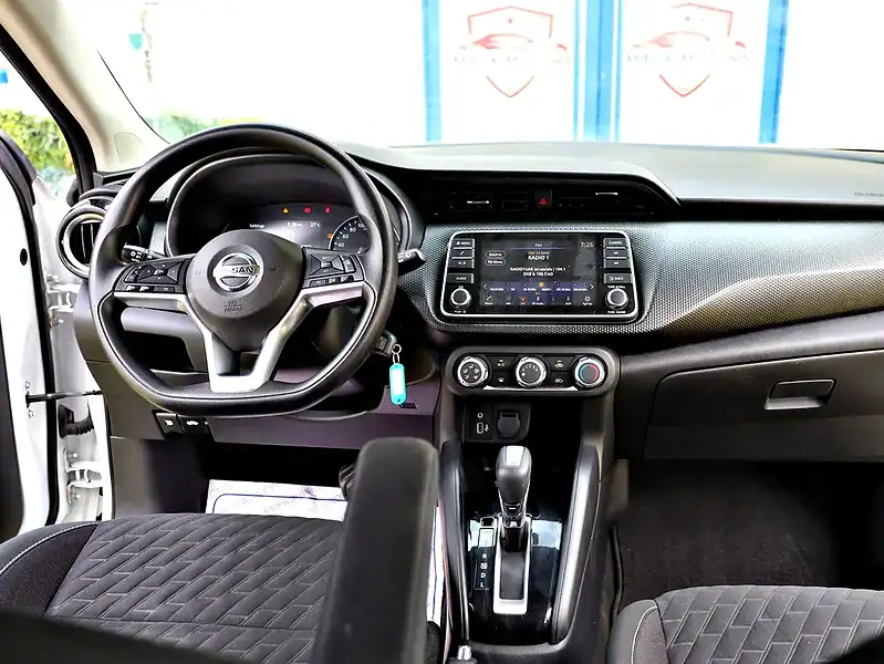 2022 Nissan Kicks SV 4 Cylinder Engine White Black SUV GCC Specs