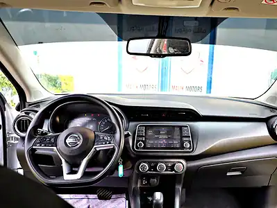 2022 Nissan Kicks SV 4 Cylinder Engine White Black SUV GCC Specs