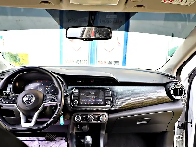 2022 Nissan Kicks SV 4 Cylinder Engine White Black SUV GCC Specs