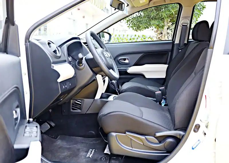 2022 Toyota Rush EX 4 Cylinders Engine White Black SUV GCC Specs