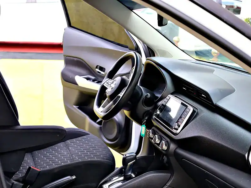 2022 Nissan Kicks SV 4 Cylinder Engine White Black SUV GCC Specs