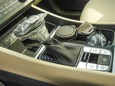 2025 Hyundai Tucson 4 Cylinders Engine Petrol White Beige SUV