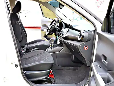 2022 Nissan Kicks SV 4 Cylinder Engine White Black SUV GCC Specs