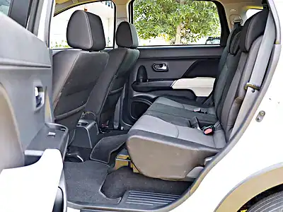 2022 Toyota Rush EX 4 Cylinders Engine White Black SUV GCC Specs