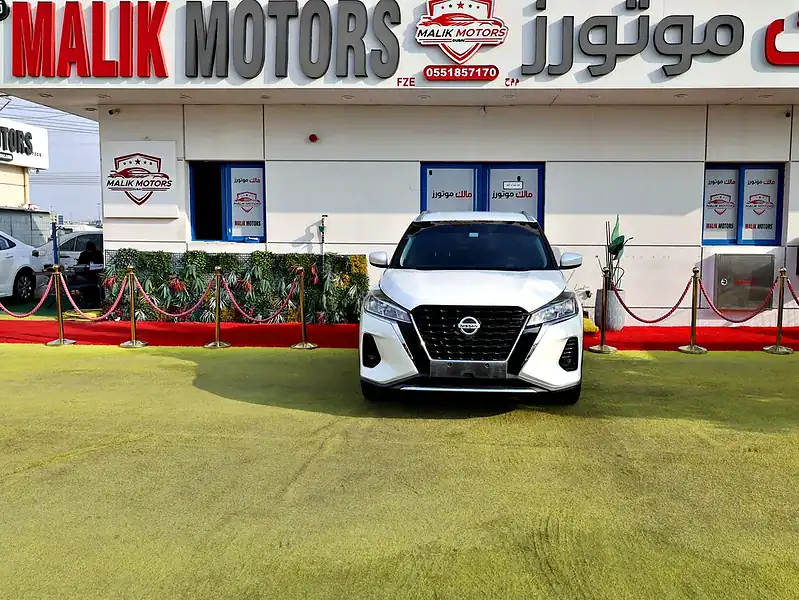 2022 Nissan Kicks SV 4 Cylinder Engine White Black SUV GCC Specs