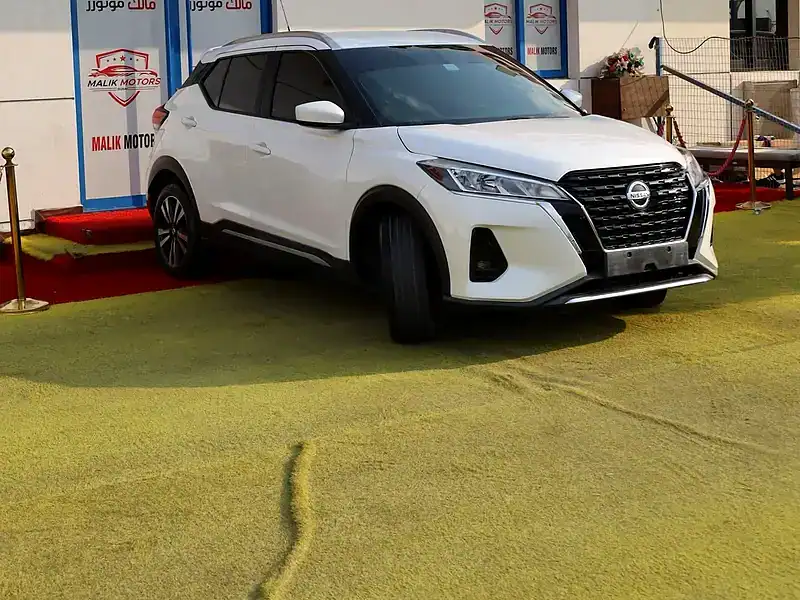 2022 Nissan Kicks SV 4 Cylinder Engine White Black SUV GCC Specs