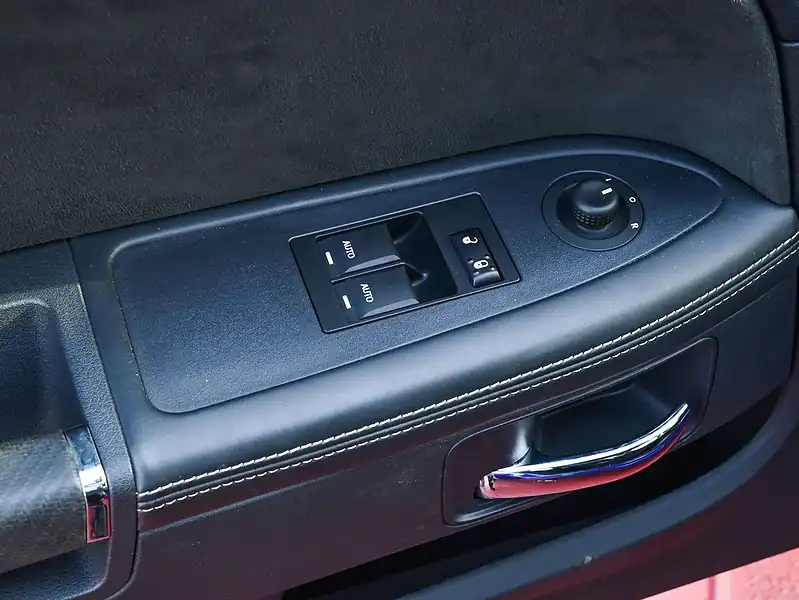 2010 Dodge Challenger SRT8 6.1L 8 Cylinders Engine Purple Black Sedan