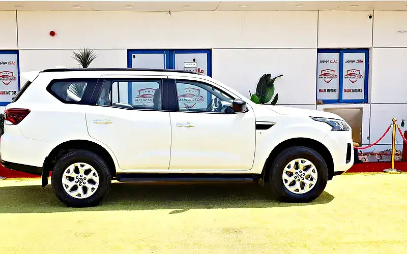 2021 Nissan Xterra Titanium 4 Cylinders Engine White Beige SUV GCC Specs