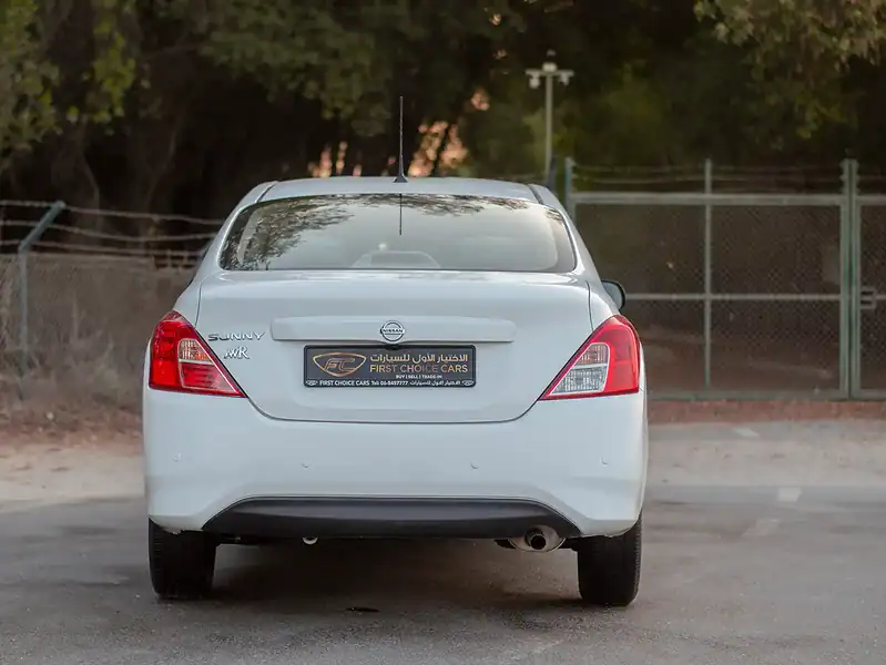 2023 Nissan Sunny SV GCC Specs 4 Cylinder Engine White Beige Sedan