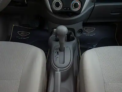 2023 Nissan Sunny SV GCC Specs 4 Cylinder Engine White Beige Sedan