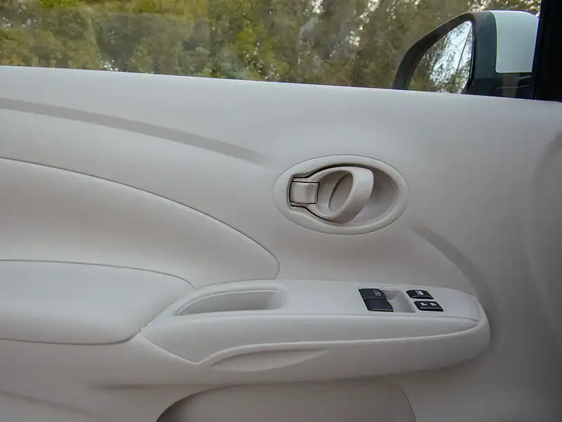 2023 Nissan Sunny SV GCC Specs 4 Cylinder Engine White Beige Sedan