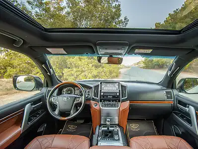 2016 Toyota Land Cruiser GXR 5.7L 8 Cylinders Engine White Brown SUV