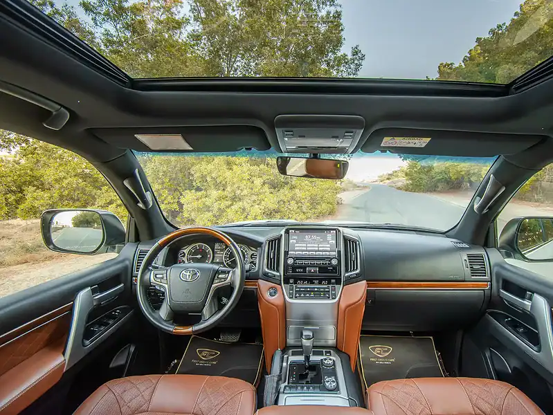 2016 Toyota Land Cruiser GXR 5.7L 8 Cylinders Engine White Brown SUV